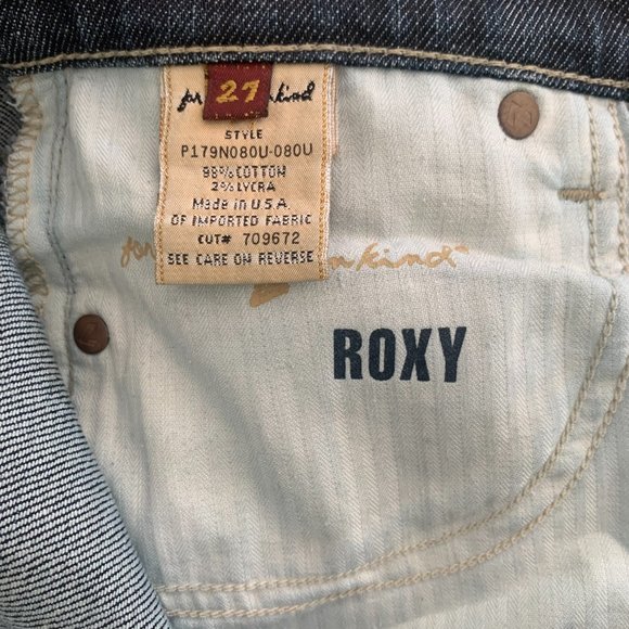 7 for All Mankind Petite Roxy Straight Leg Denim Size 27 - Picture 3 of 4